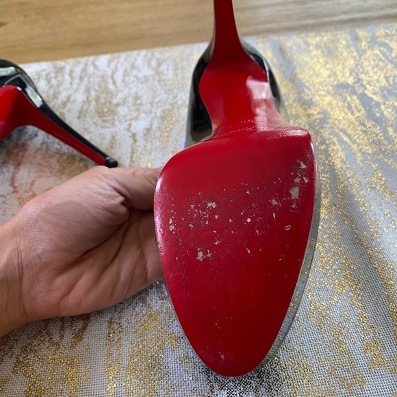 Christian Louboutin - Picture 6 of 8
